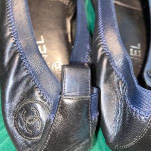 Black CHANEL leather flats